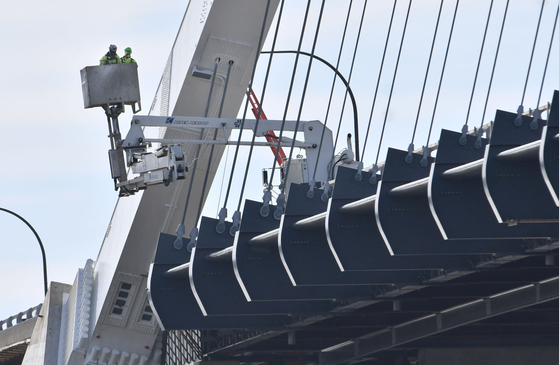 110320-qc-nws-bridge-026